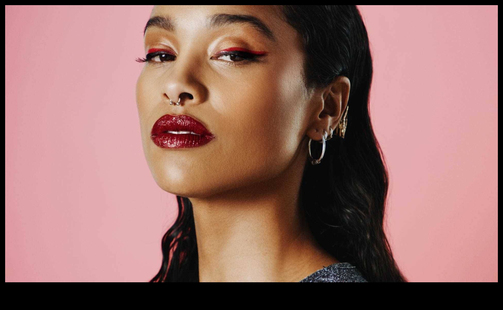 أنيقة مسائية: استكشاف الجمال عالي التباين في أنماط الماكياج