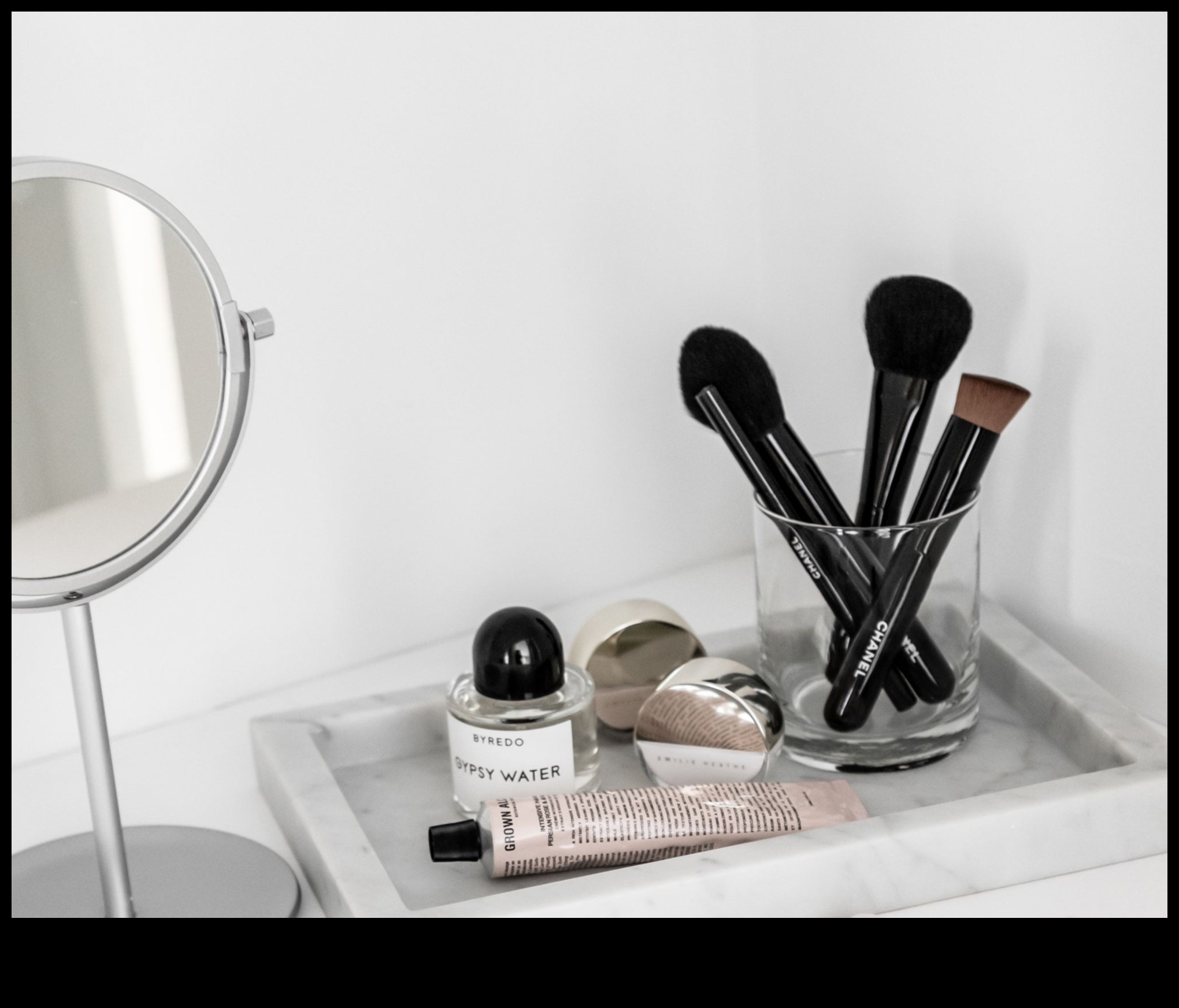 مستقبل الأدوات المستدامة: التنقل بين الخيارات الصديقة للبيئة في أدوات التجميل